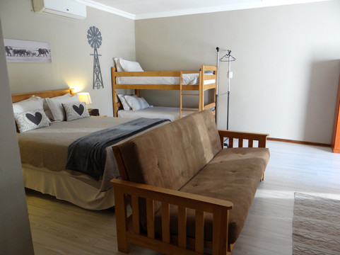 拉皮雅克斯旅馆主图