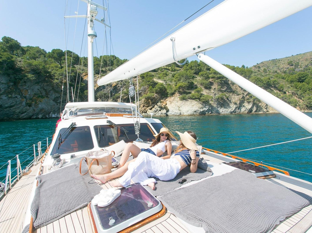 RESTLESS SPIRIT SAILING YACHT-罗塞斯必去景点