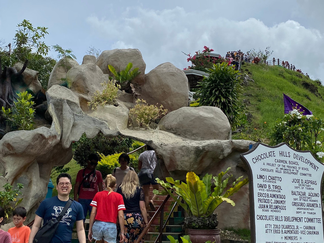 Chocolate Hills Complex主图