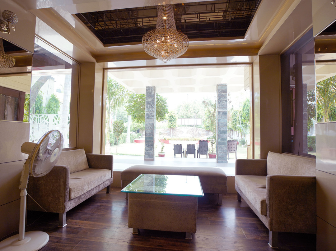 Hotel Surpin Palace主图