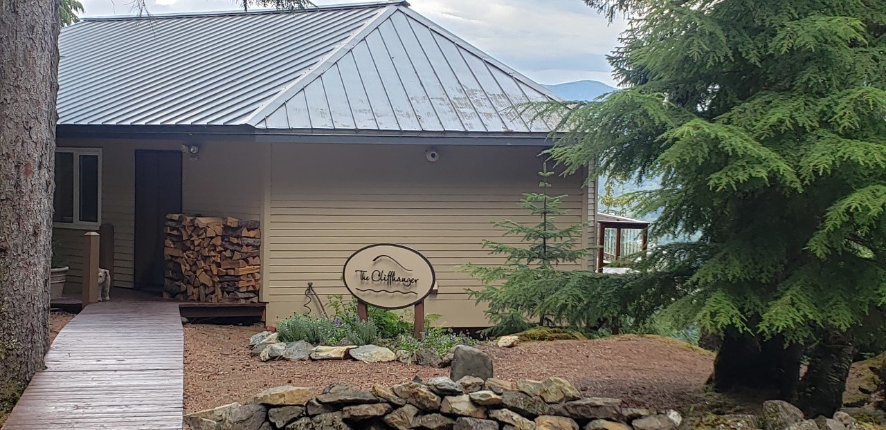 Cliffhanger B and B-官方