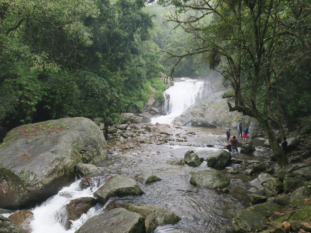 Lakkam Waterfalls景点图片