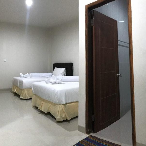 Victory Hotel Ruteng主图