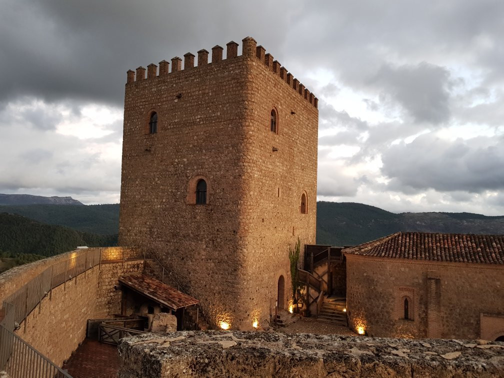 Castillo de Segura de La Sierra景点图片