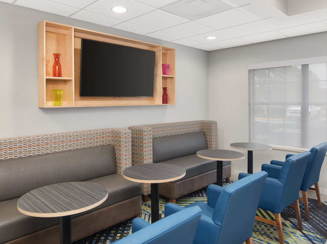 Holiday Inn Express & Suites Byron by IHG主图