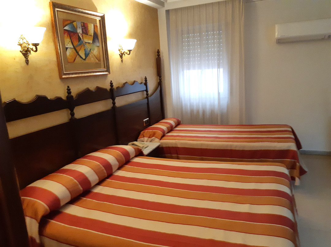 雷耶斯卡托里克斯酒店主图