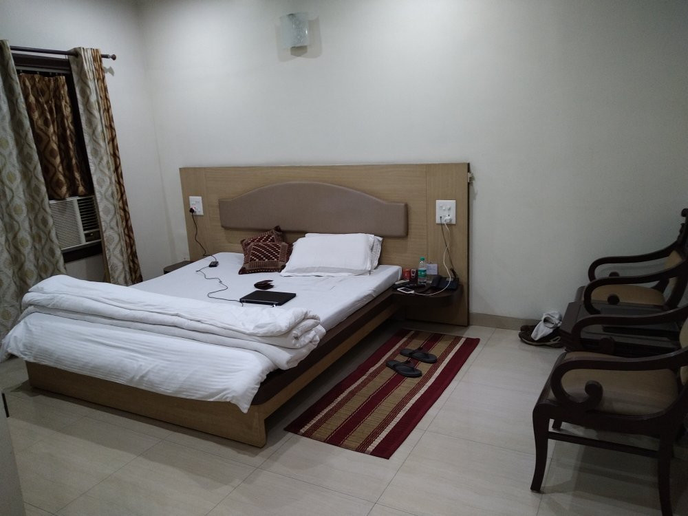 Shambhavi Hotels主图