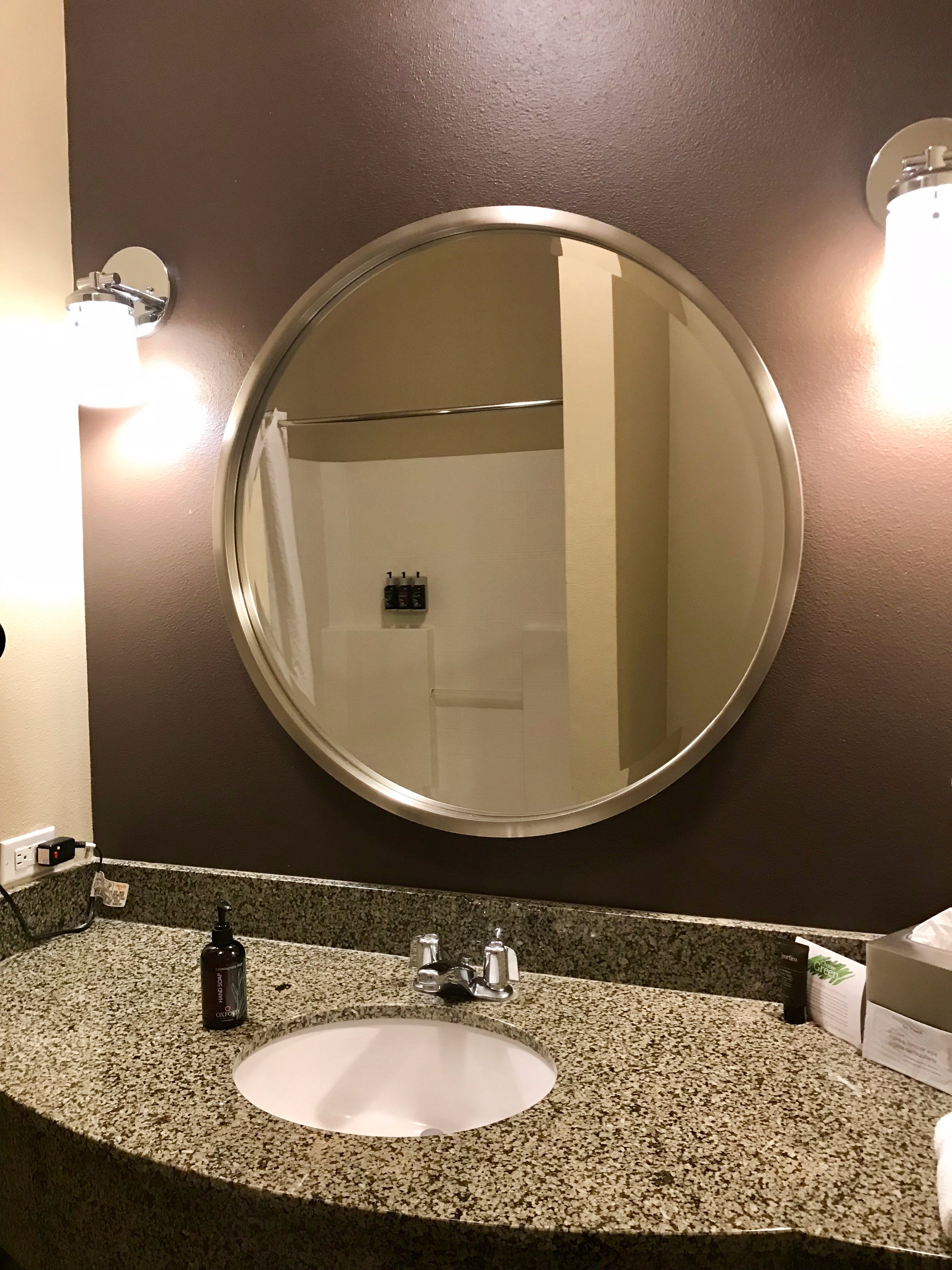 Oxford Suites Silverdale-浴室