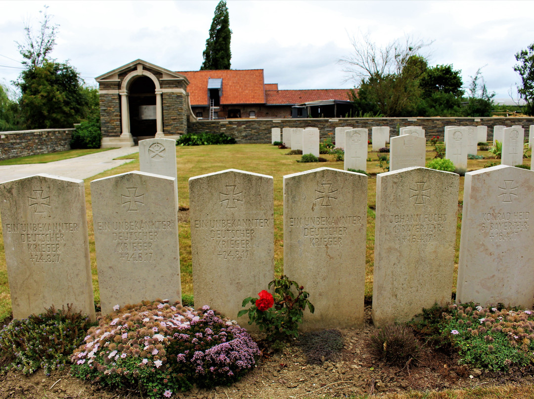 Rue-David Military Cemetery景点图片