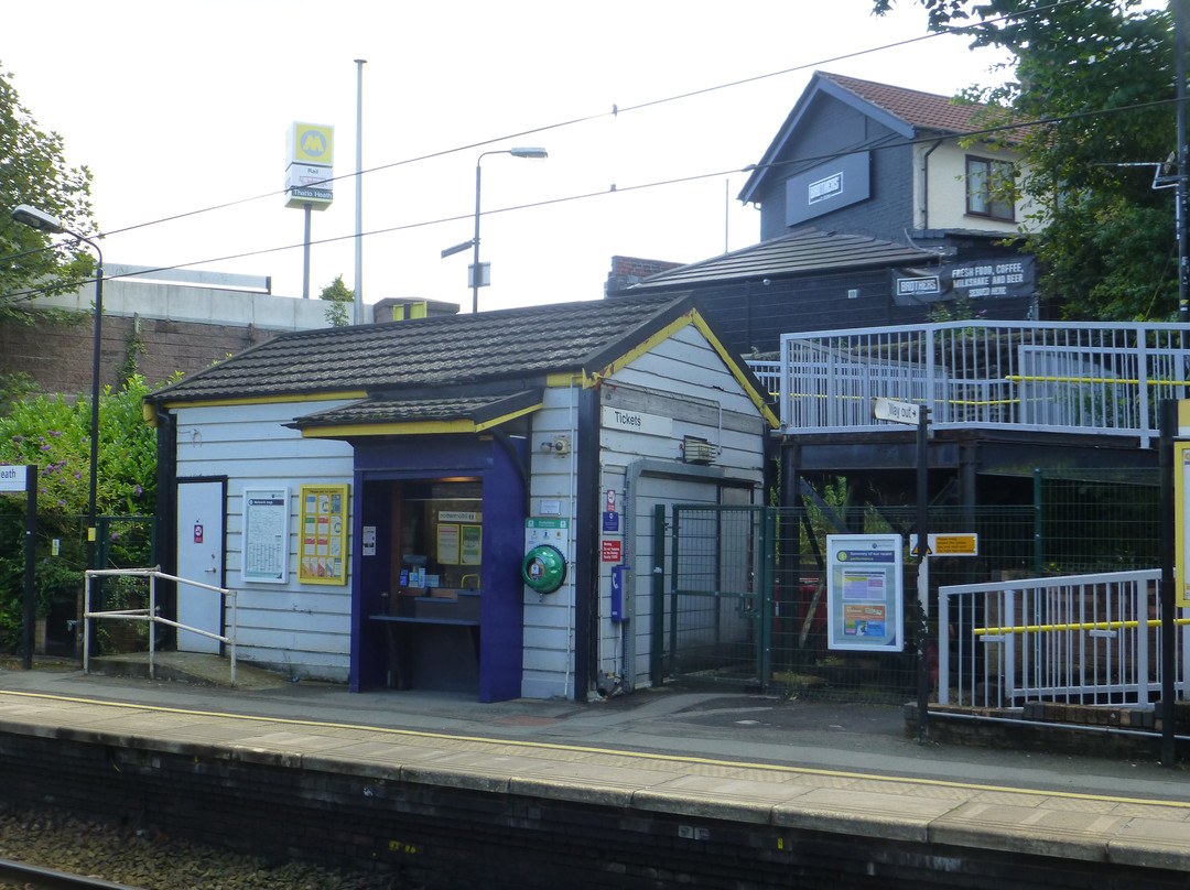 Thatto Heath Railway Station景点图片
