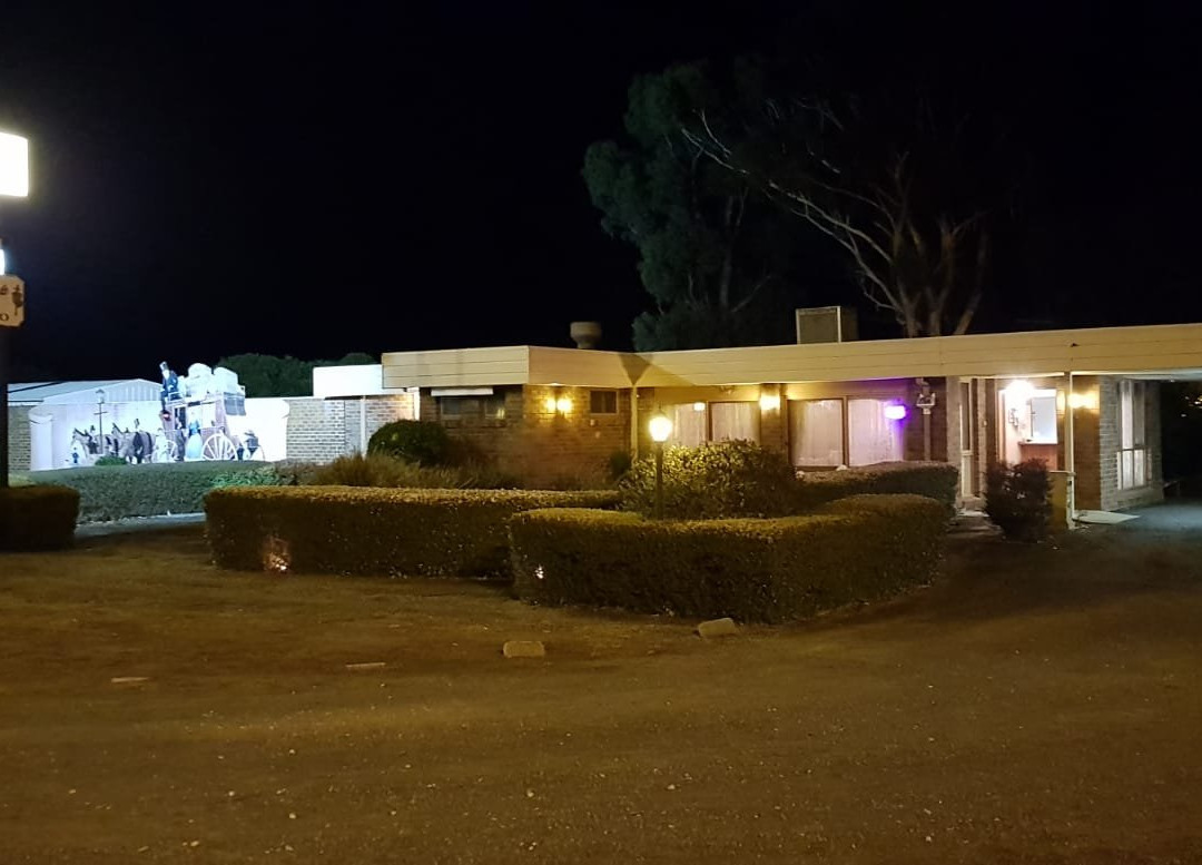 The Coachlamp Motel主图