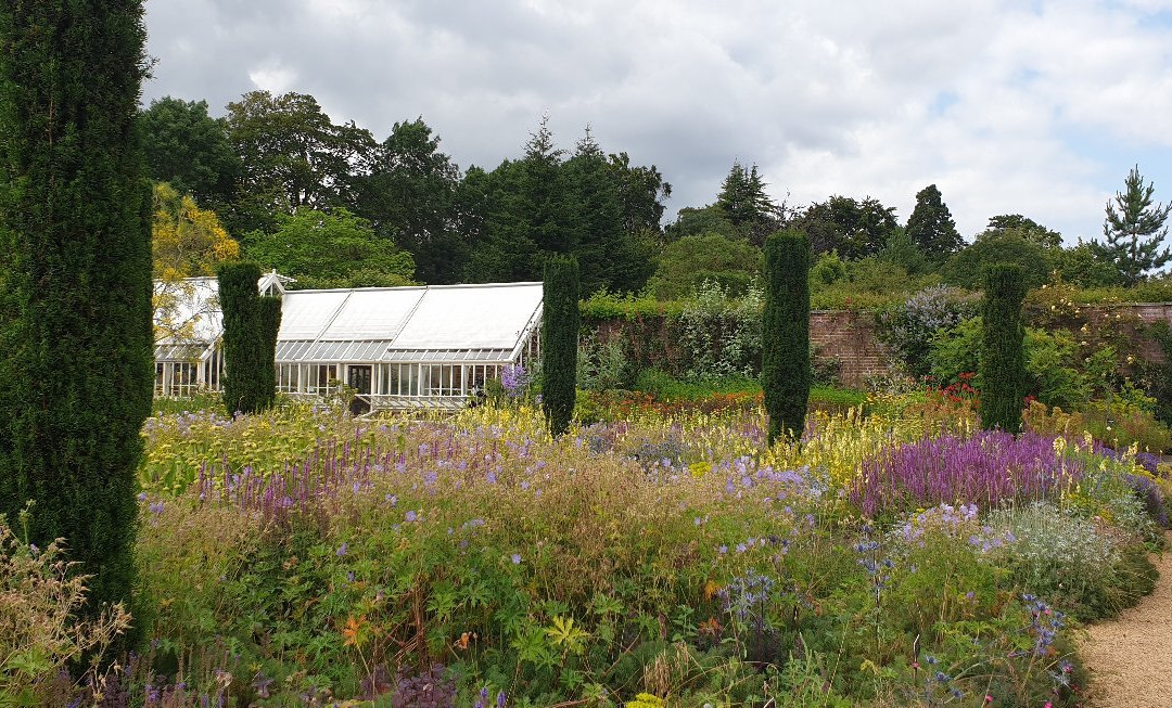 Broughton Grange Garden景点图片