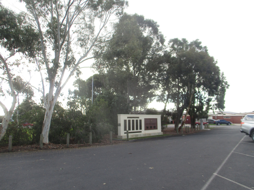 Horsham & District War Memorial & Cenotaph-霍舌姆必去景点