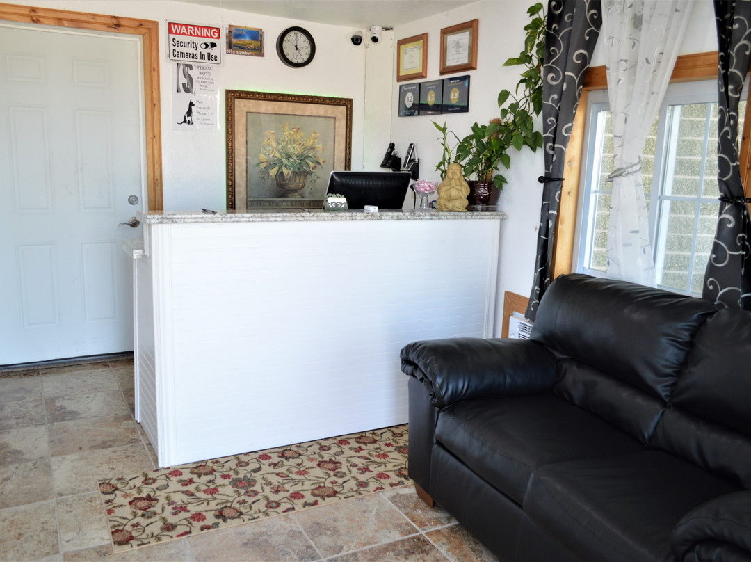 Green Acre Motel by OYO Near Rush County Airport主图