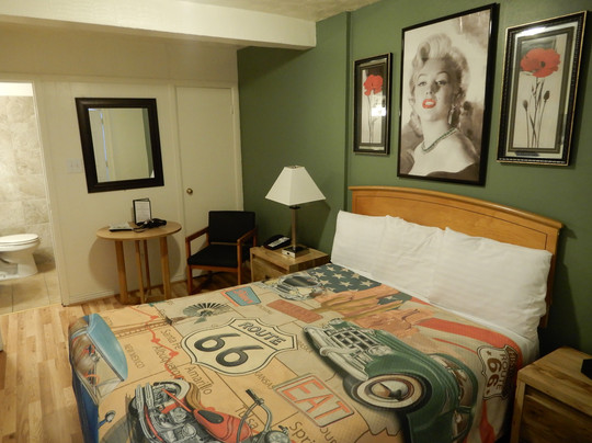 Deluxe Inn Motel主图