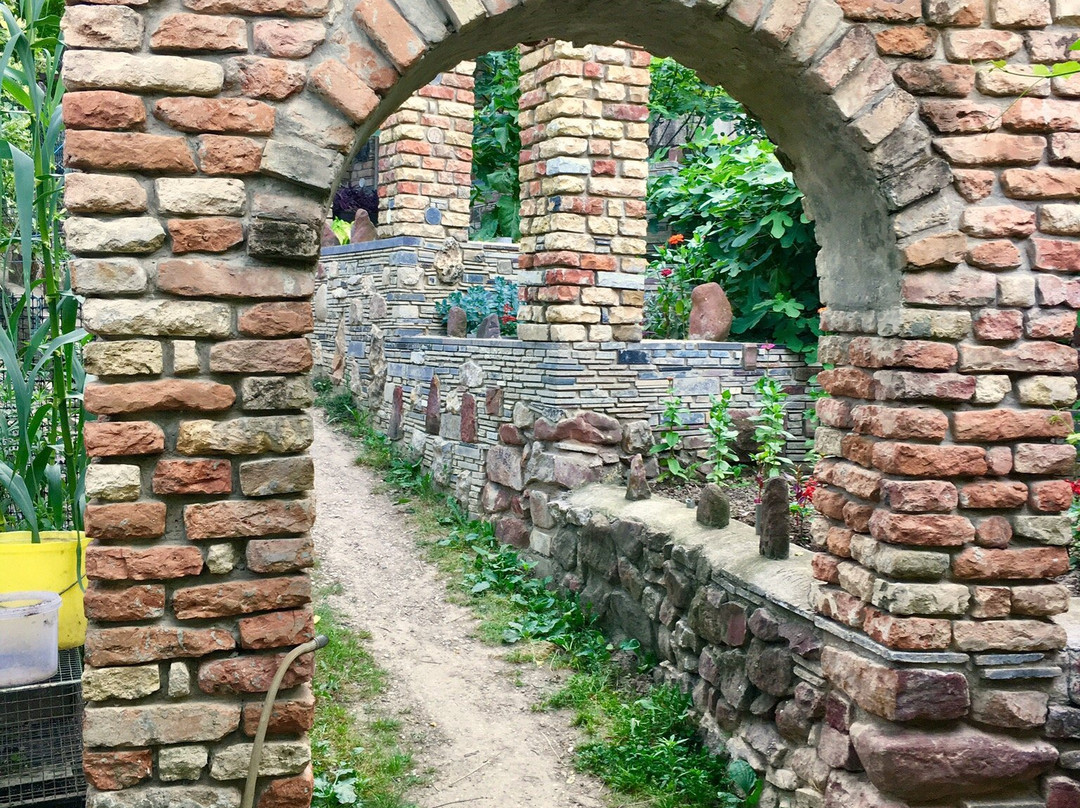 Buggyeg Brick Gallery景点图片