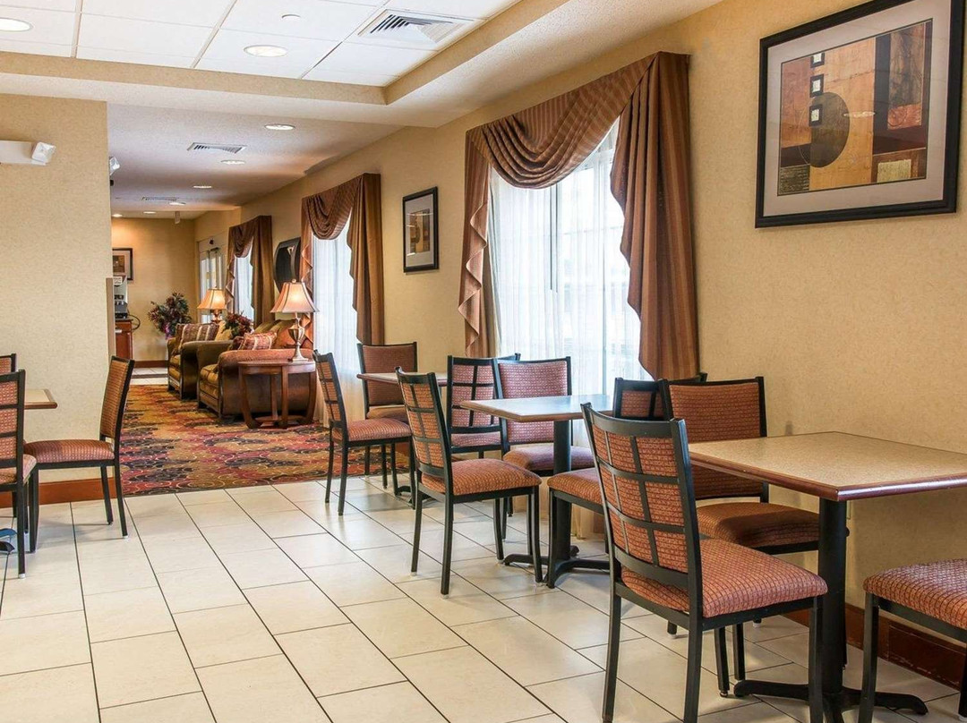 Quality Inn Near Interstate I94主图