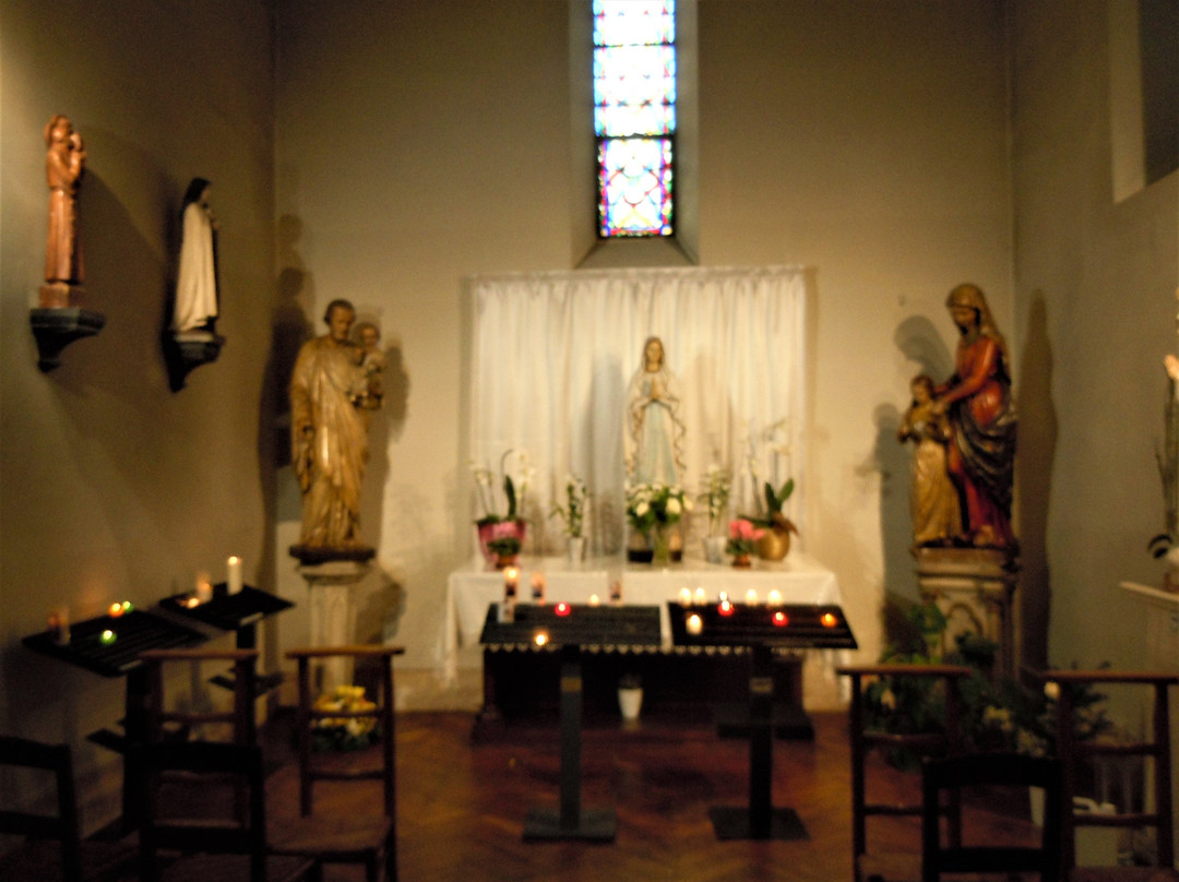 Eglise Saint Pierre-沙朗通桥必去景点