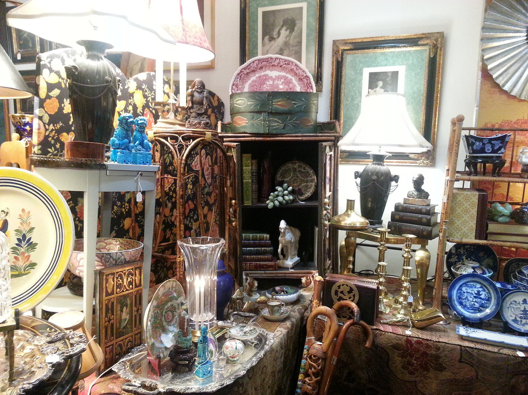 Wilson Antiques景点图片