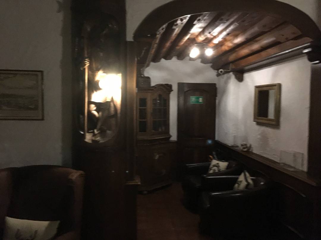 皇宫城堡酒店主图