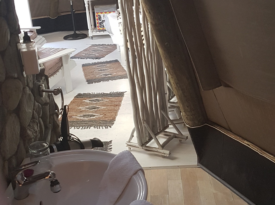 Farr Out Guesthouse主图