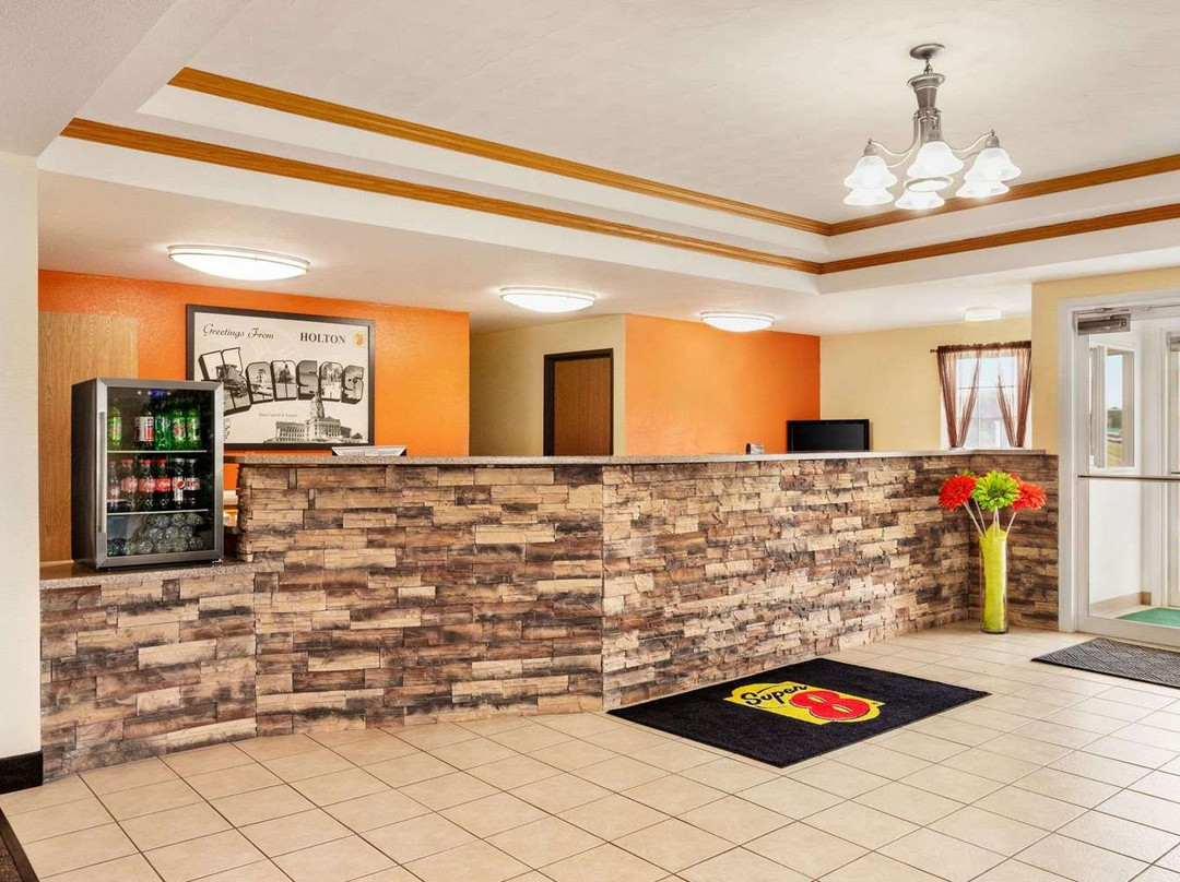 Super 8 by Wyndham Holton主图