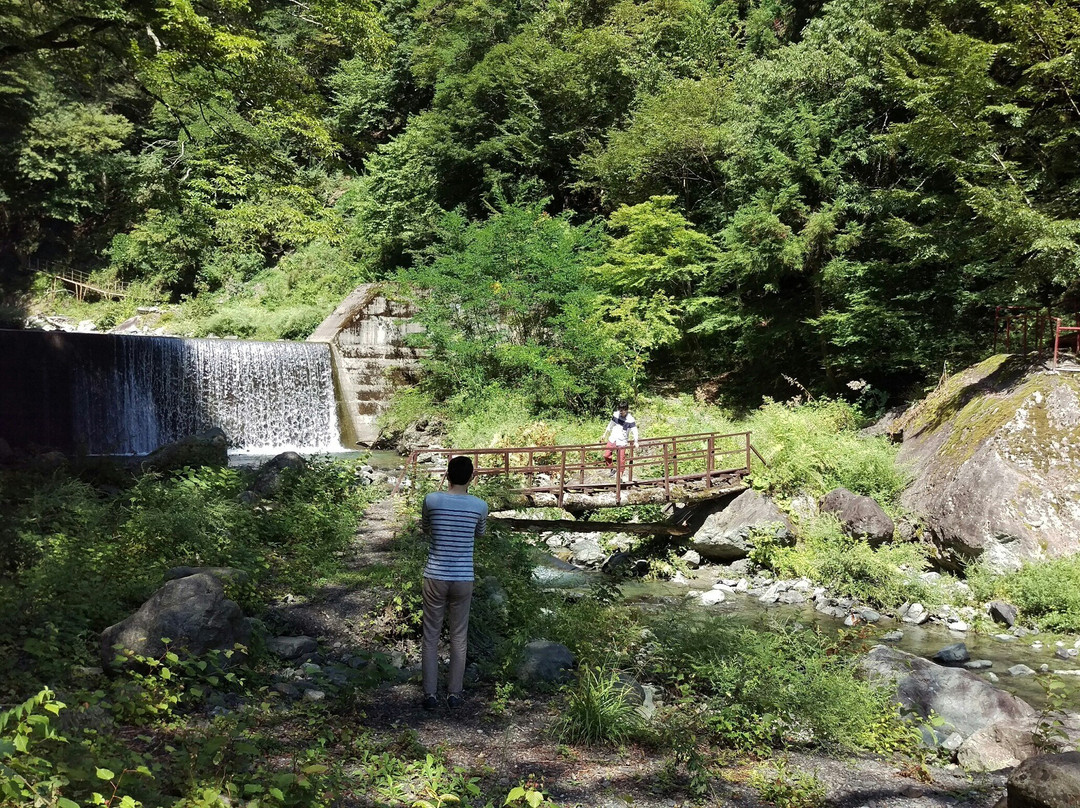 Myoren Waterfall景点图片
