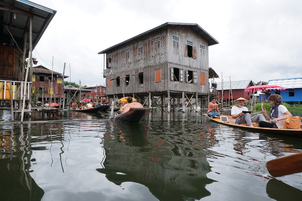 Inle Canoe Lady-Nampan必去景点