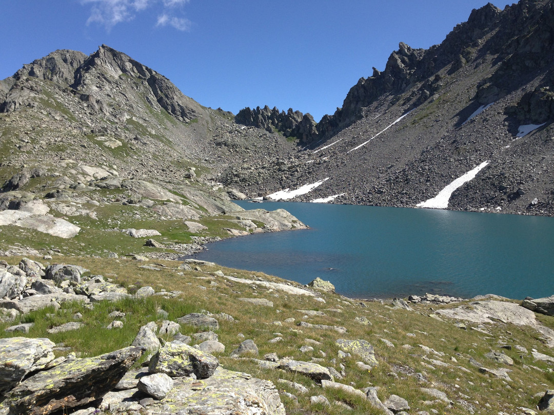 Lago di Pietra Rossa景点图片