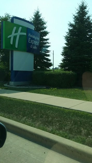 Holiday Inn Express & Suites Milwaukee Airport By IHG主图