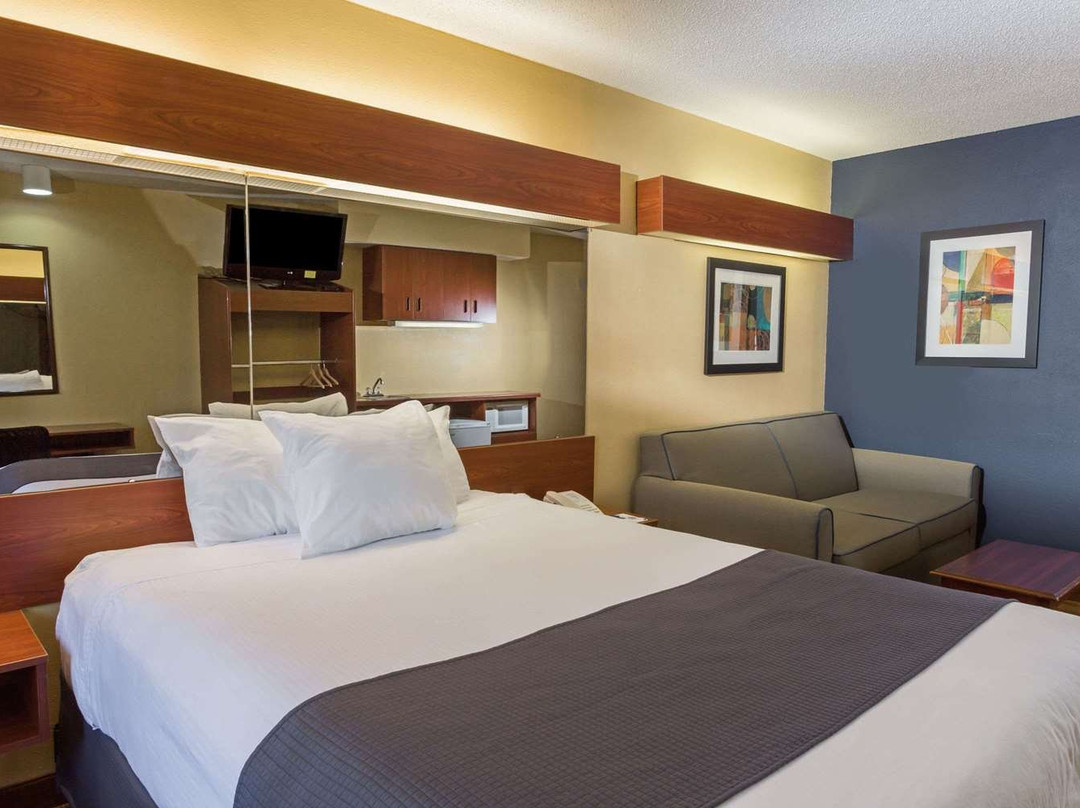 Microtel Inn & Suites by Wyndham Hillsborough主图