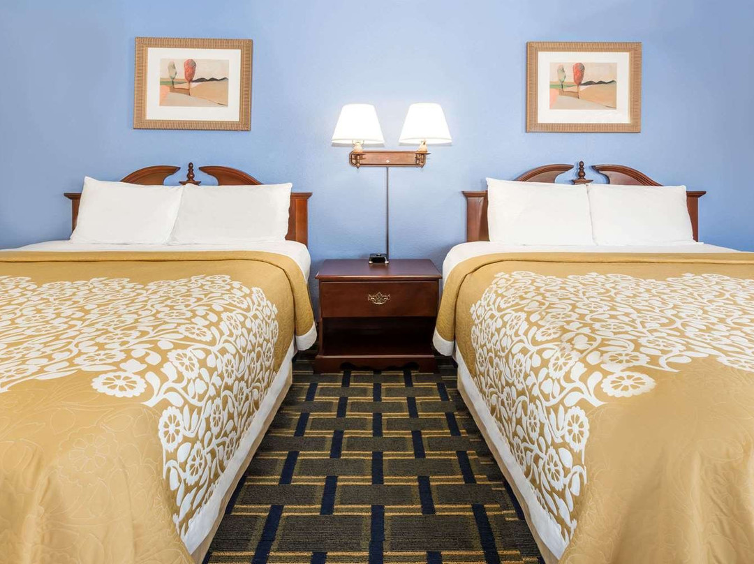 Days Inn by Wyndham Plymouth主图