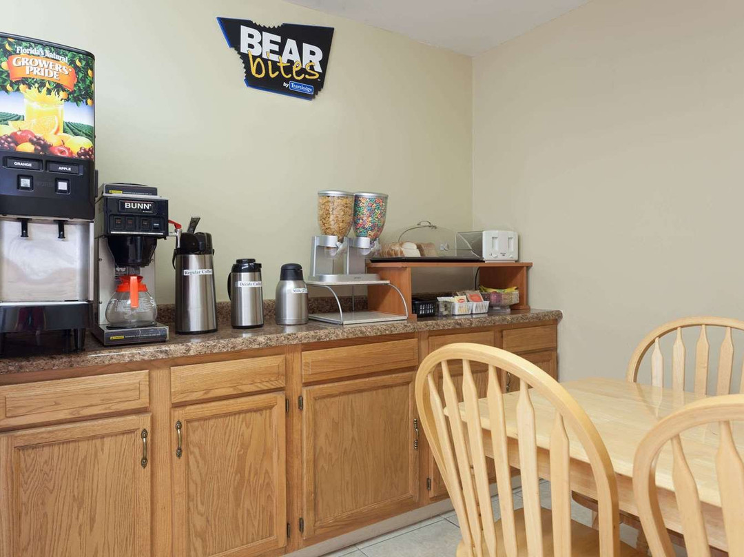 Travelodge by Wyndham Seymour主图