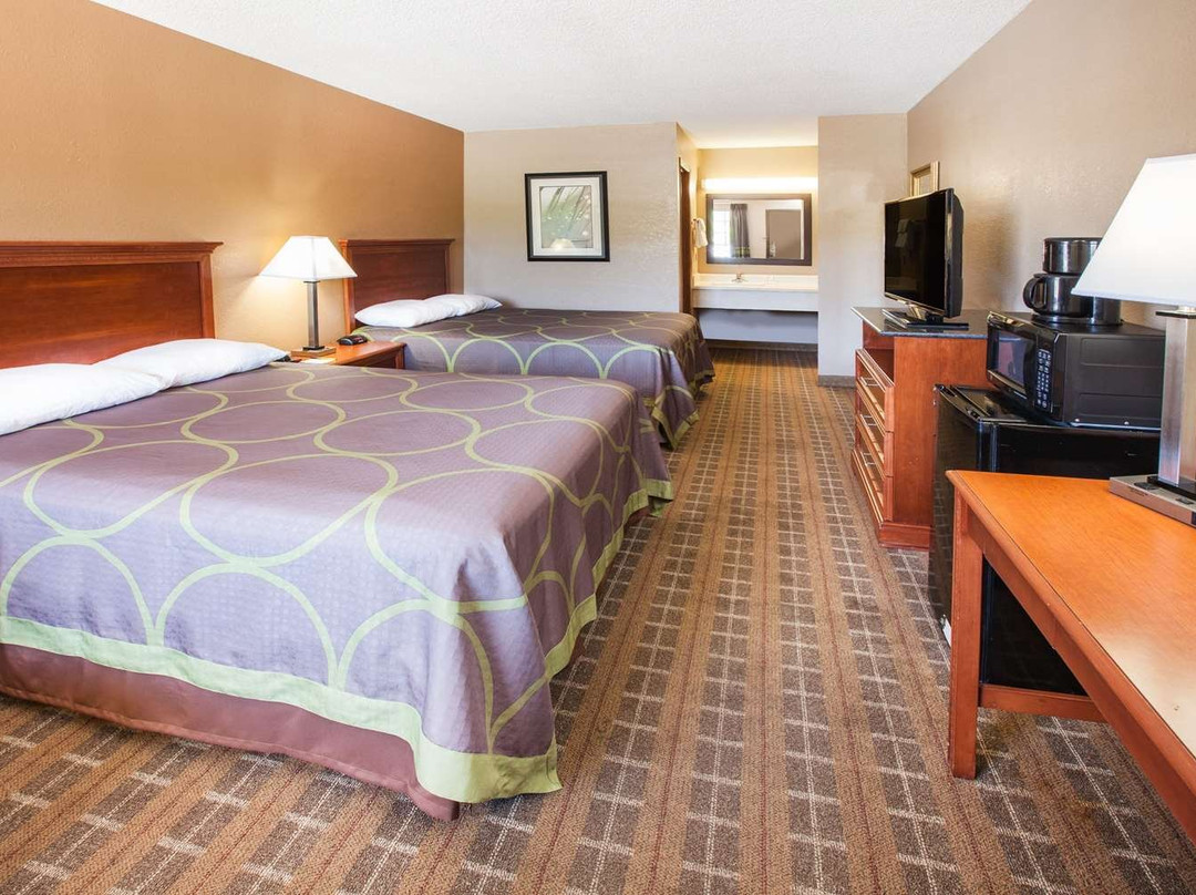 Super 8 by Wyndham Clinton主图