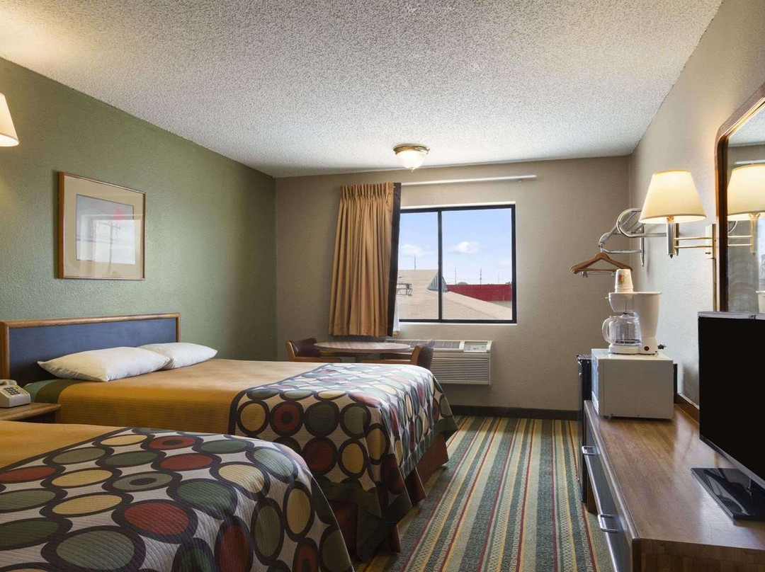 Super 8 by Wyndham Blackwell主图