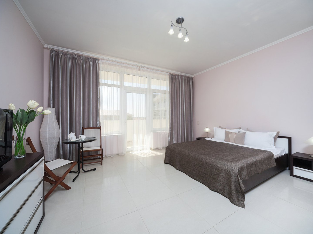 Priboi Beach Hotel主图