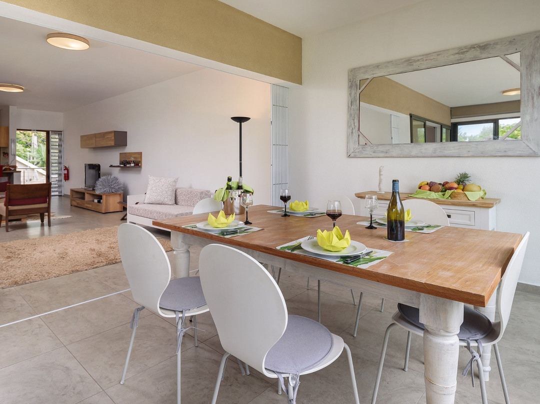 Pearly Sands - Beachfront Deluxe Apartment主图