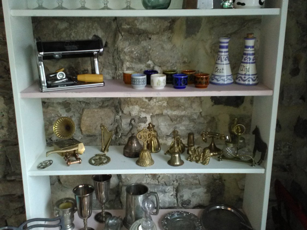 Almost Antiques-St. John's Chapel必去景点