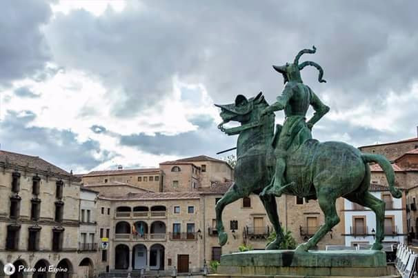 Estatua Ecuestre de Francisco Pizarro-特鲁希略必去景点