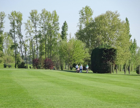 UGolf Avignon Chateaublanc-Morieres-les-Avignon必去景点