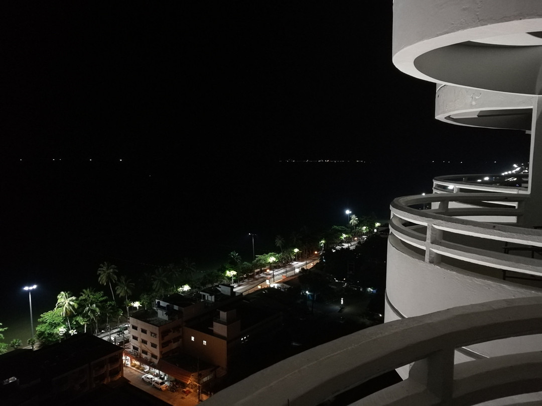 芭堤雅中天海滩迪瓦尔酒店主图