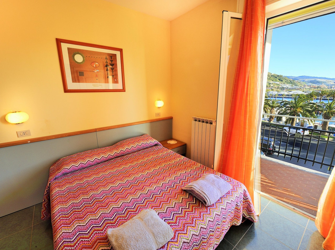 Santo Stefano al Mare酒店住宿-Hotel Lucerna