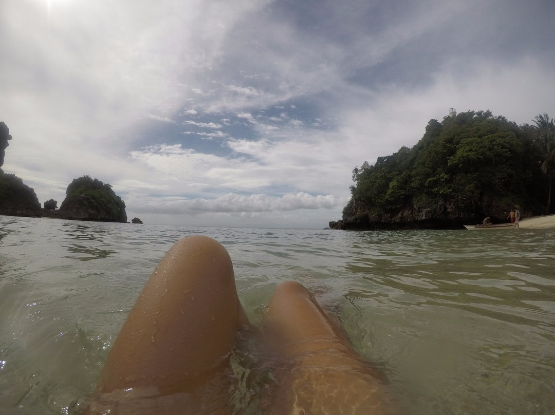 Tatlong Pulo Beach景点图片