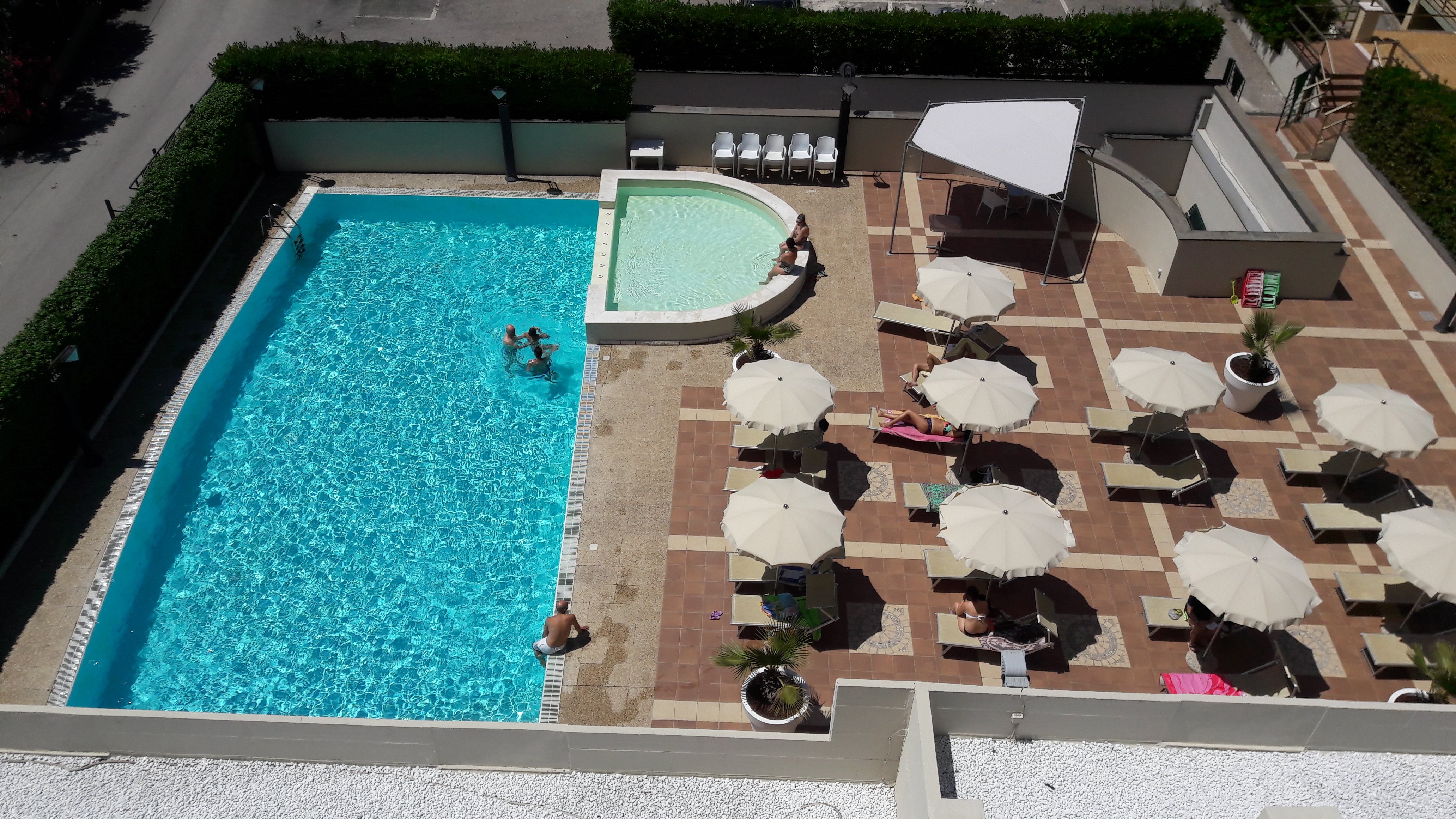 Hotel Residence Adriatico-泳池