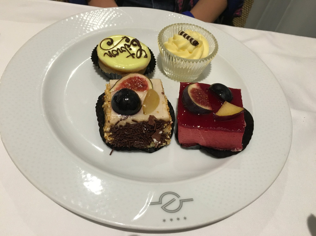 Grand Hotel Les Endroits - Wellness & SPA-拉绍德封必去景点