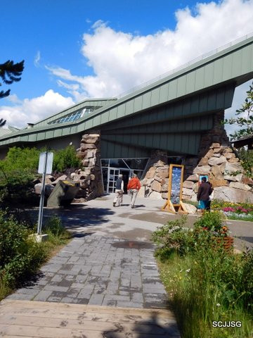 Lake Louise Visitor Information Centre景点图片