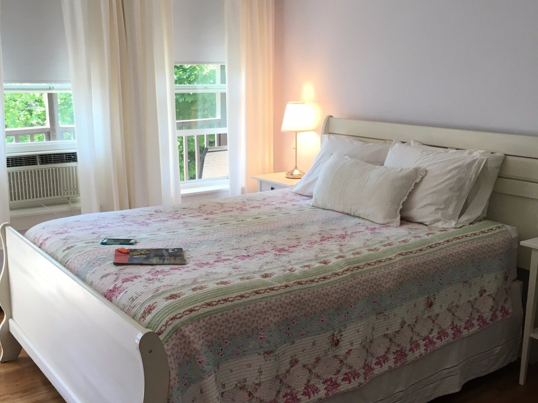 Acacia House Inn