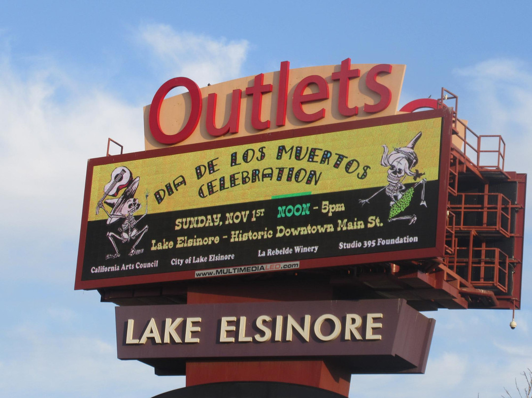Outlets at Lake Elsinore-埃尔西诺湖必去景点