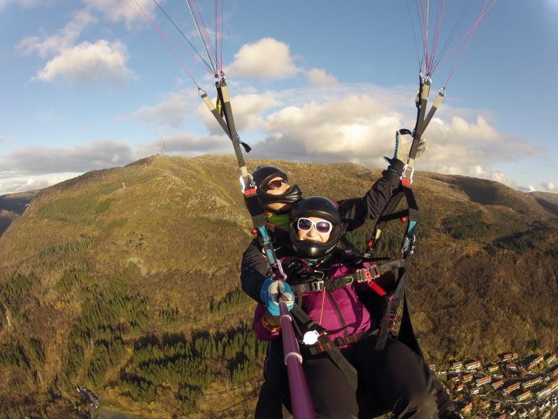 Tandem Paragliding Bergen景点图片