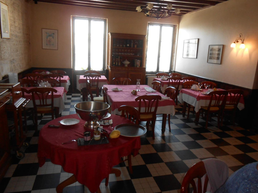 Aiffres餐馆和美食-Au Chabichou